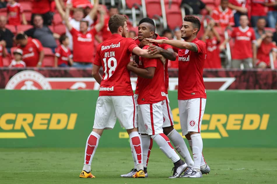 Após quatro empates, eliminação e protesto, Inter vence pelo Gauchão