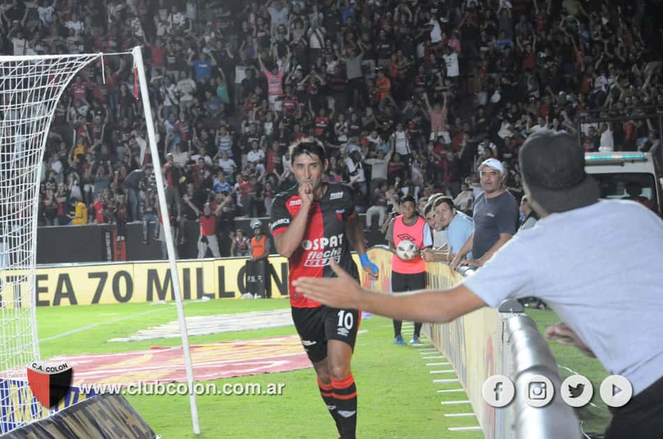Ex-Grêmio, Alan Ruiz consulta Barcos por interesse do Sporting