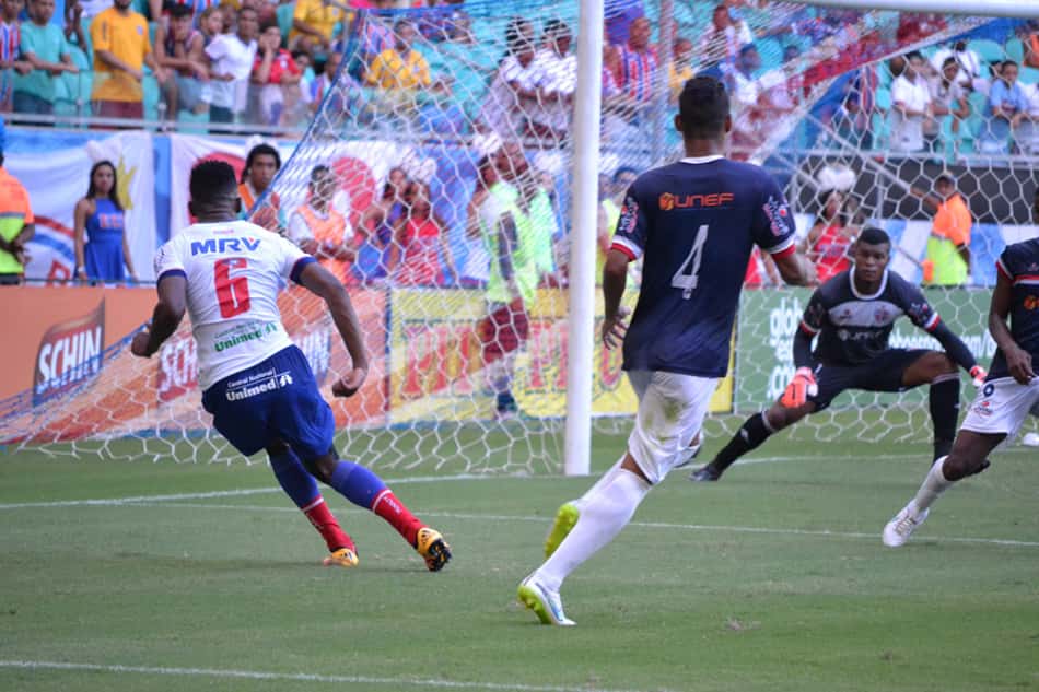 Jogando em casa, Bahia vence Bahia de Feira e está na semi do Estadual