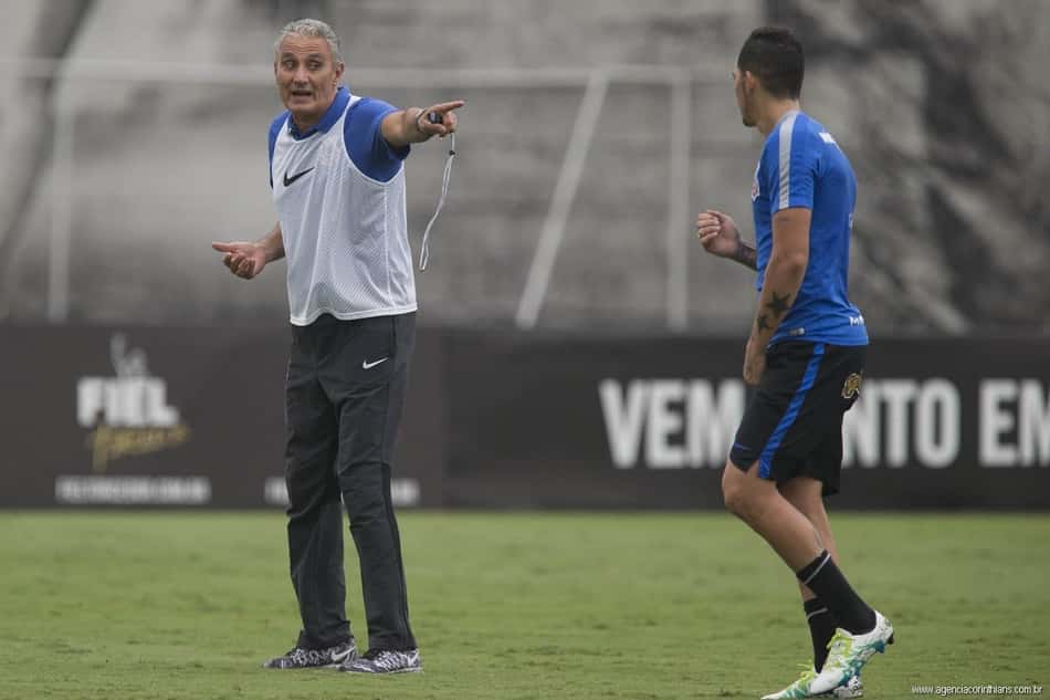 Timão fecha 1ª fase em vida ou morte de rival e com risco de suspensões
