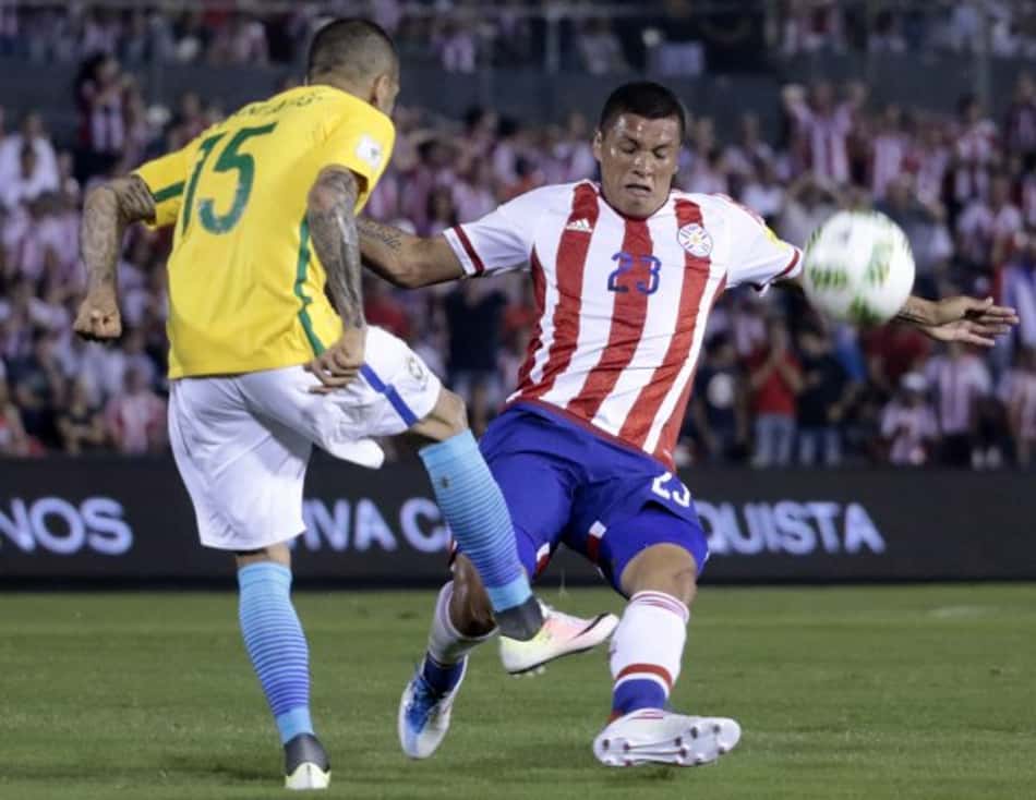 Rival do Grêmio na Libertadores se lesiona gravemente contra o Brasil