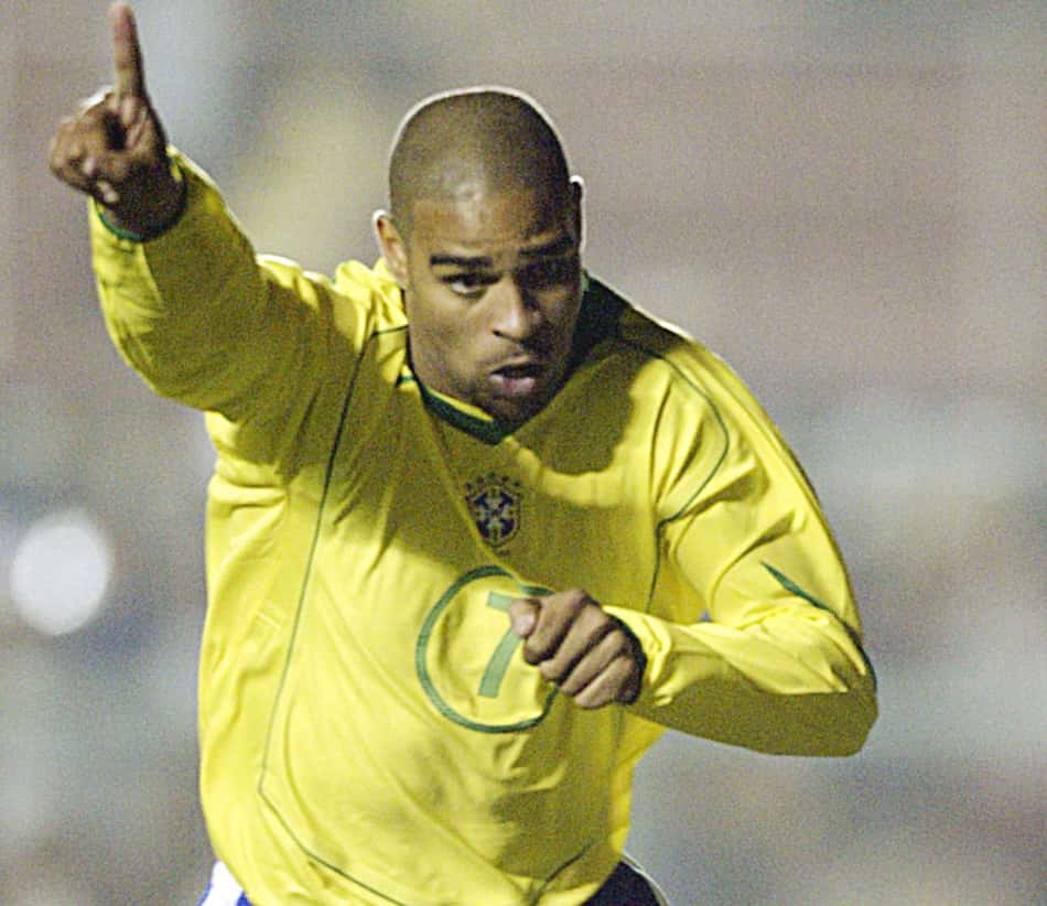 No auge, Adriano Imperador foi melhor que o '9' do seu time? Vote