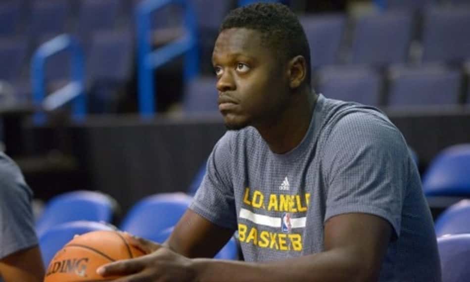 Segundo jornalista, Lakers teria propostas por Randle e Clarkson