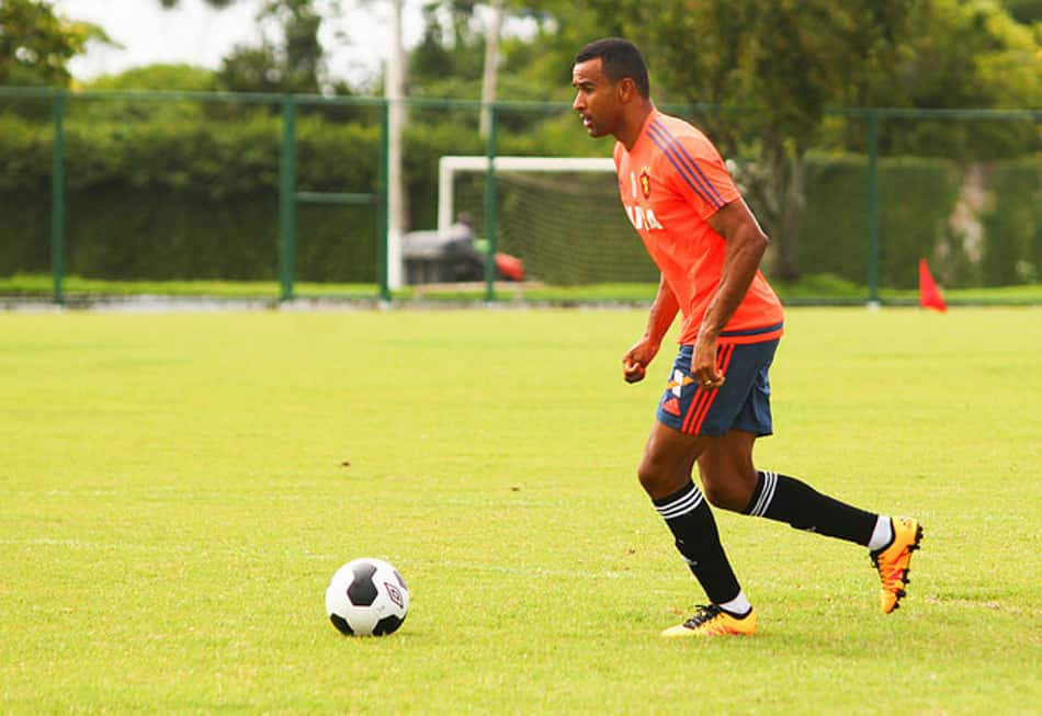 González e Serginho viram dúvidas para o duelo contra o Corinthians