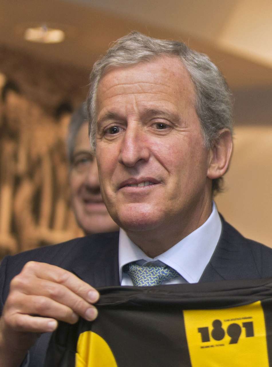 Citado no 'Panama Papers', cartola uruguaio deixa cargo na Fifa