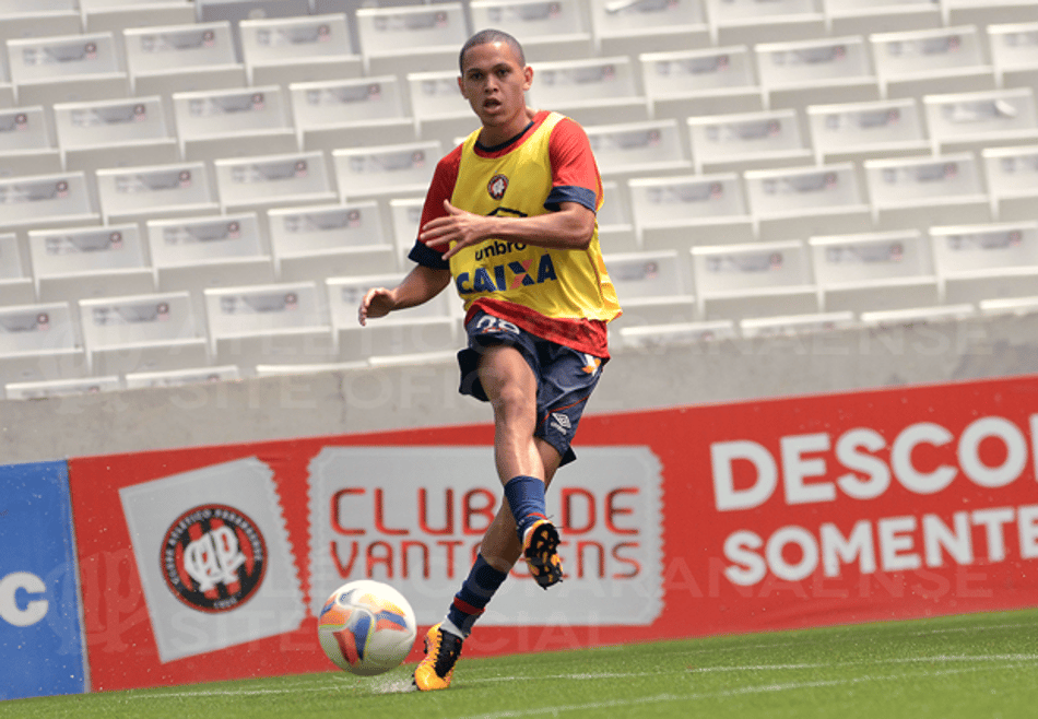 Ibrahimovic, Marcos Guilherme, James Rodríguez, Alex… confira o vaivém deste domingo