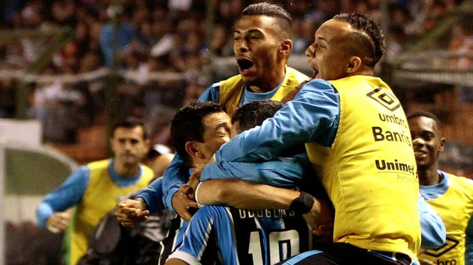 Após sofrimento e classificação em Quito, Douglas diz: 'Demos o máximo'