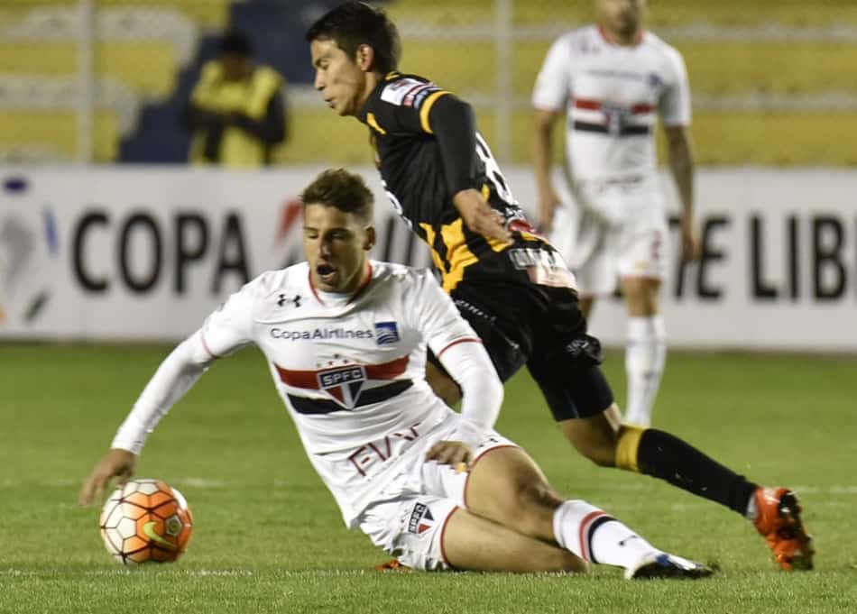 Em noite 'fabulosa', Calleri repete Luis Fabiano em gols e expulsão