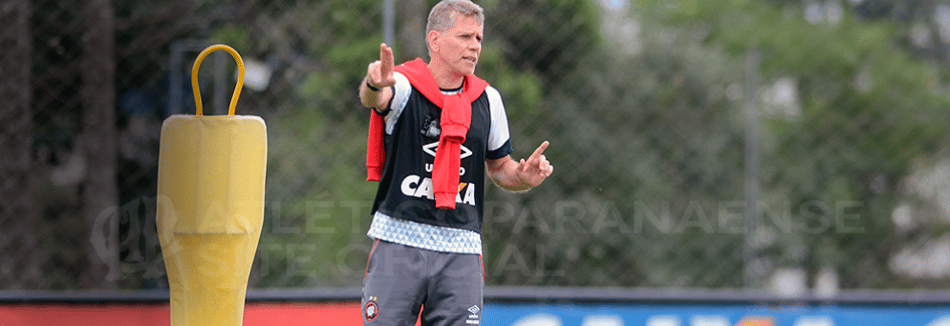 Técnico do Atlético-PR admite escalar Walter e André Lima juntos contra Paraná