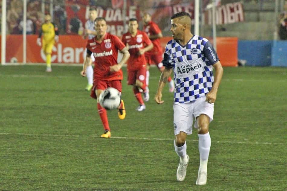 Volante diz respeitar o Inter, mas quer São José ofensivo em 'decisão'