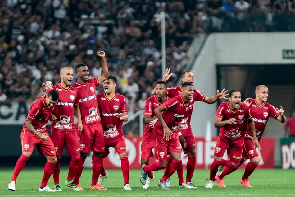 Tchê Tchê desencanta com golaço e heroísmo contra o Corinthians