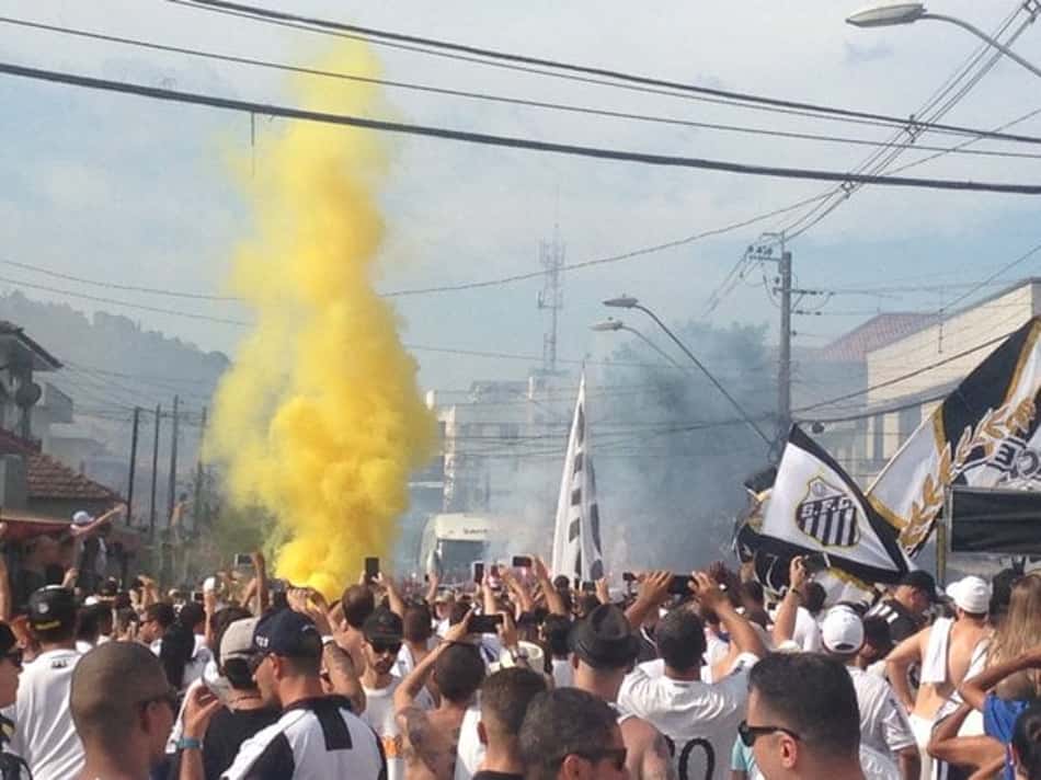 Torcida santos na Vila Belmiro