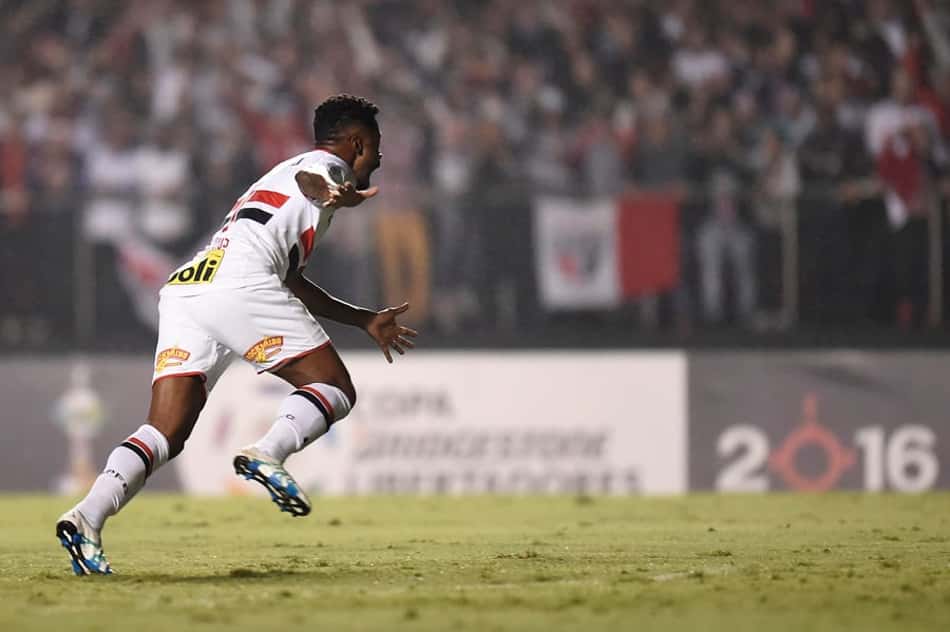 Michel lava alma com gol e diz que time entende Bauza 'no automático'
