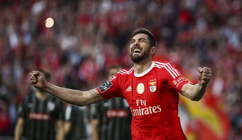 Brasileiro marca, Benfica vence e fica perto do tricampeonato Português