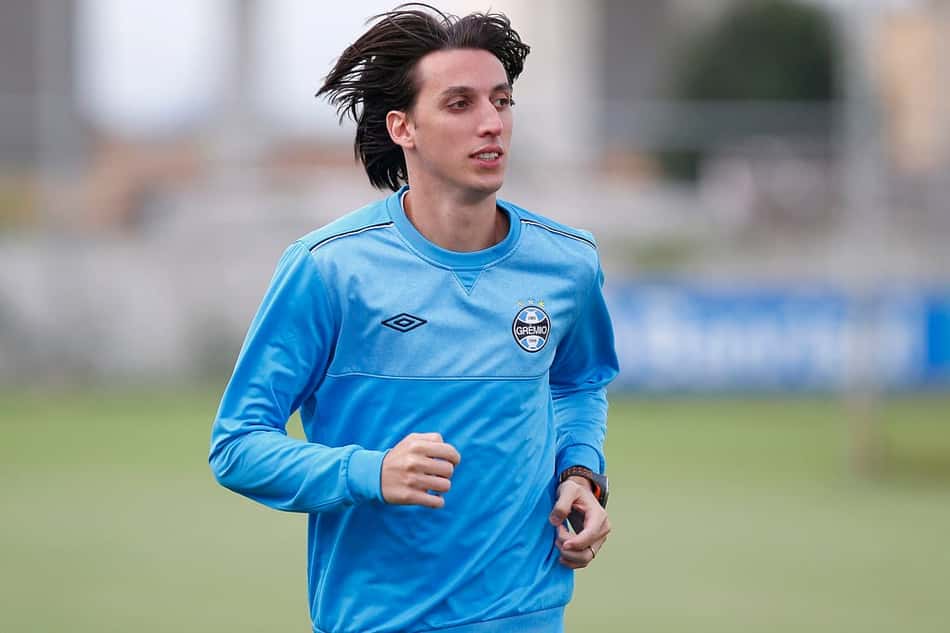 Geromel está fora da estreia na Libertadores e Grêmio busca novo zagueiro
