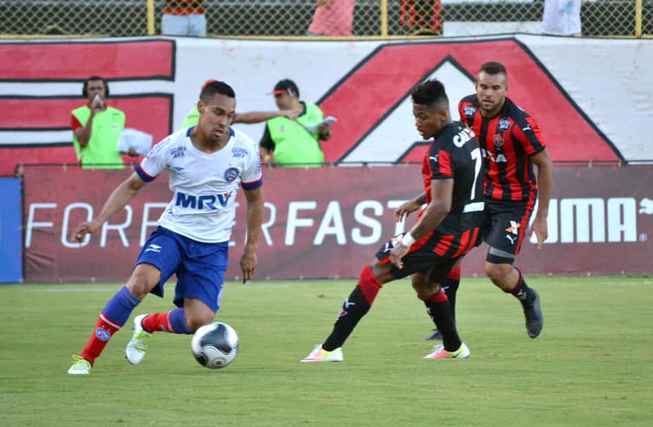 Em jogo quente e violento, Vitória perde para o Bahia. Mas é campeão