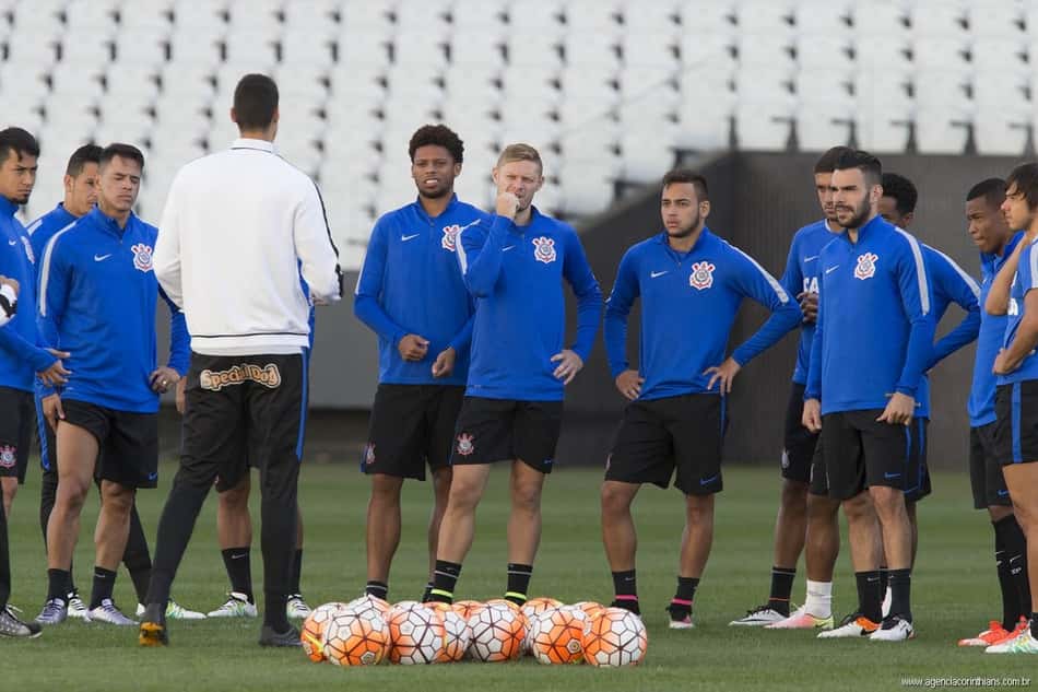 Elias elogia empenho de Giovanni e ignora 'fantasmas' de eliminações