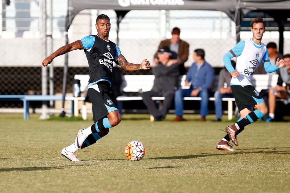 Walace espera Grêmio com 'malandragem' diante do Rosario