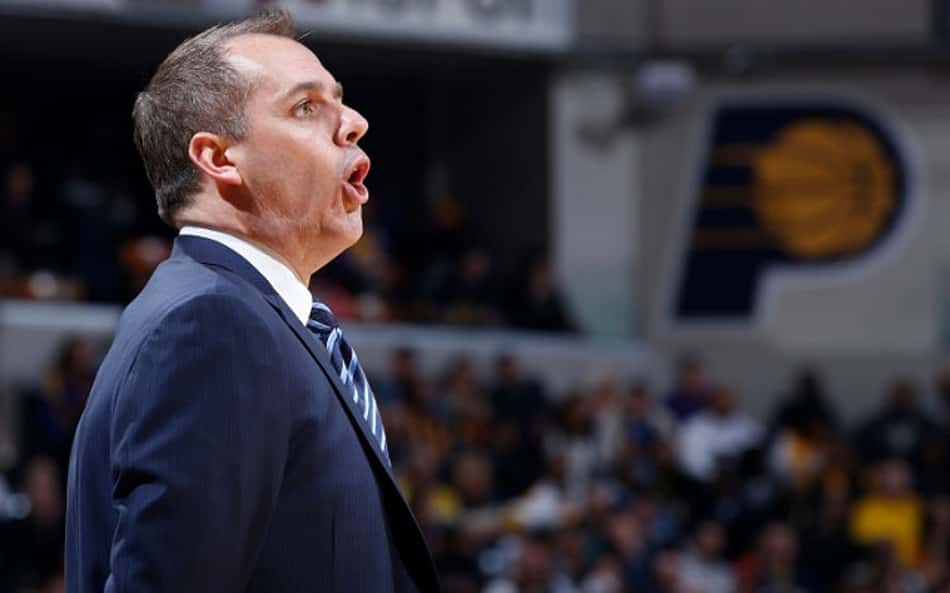 Após incerteza, Lakers decide estender o contrato de Frank Vogel