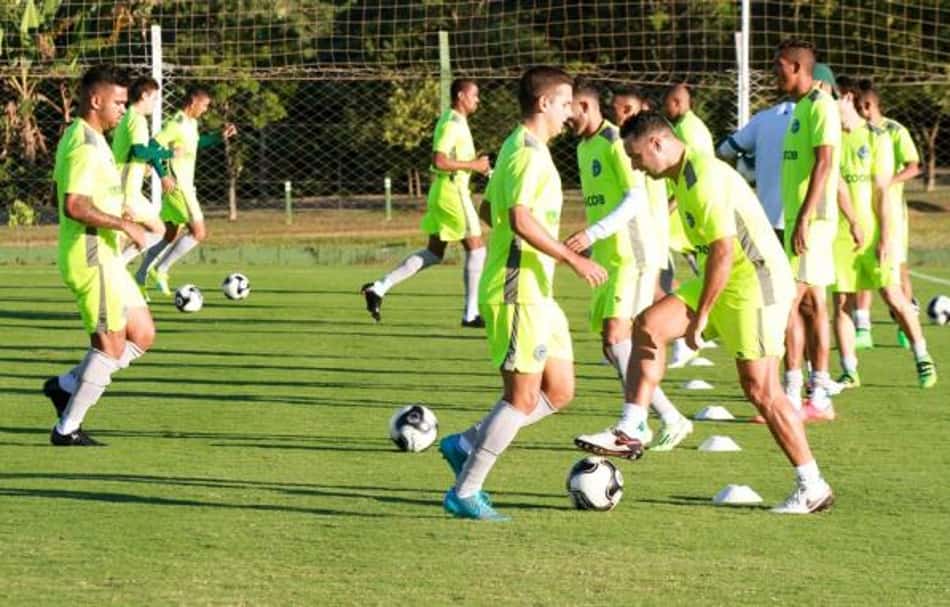 Goiás se reapresentou nesta terça e já visa decisão contra Anápolis