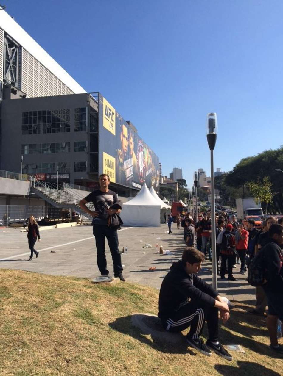 Com confusão, torcida do Atlético-PR esgota ingressos para a final no Couto Pereira