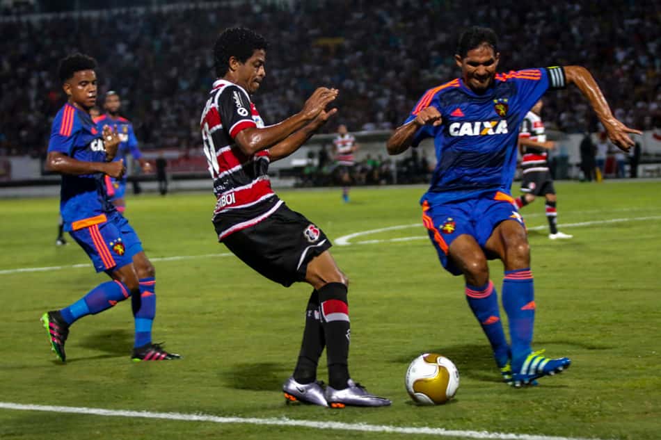 Com o apoio da torcida, Santa vence Sport no primeiro jogo da decisão