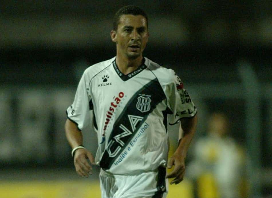 'Futebol é a única coisa que conheço. Preciso voltar', diz Piá após prisões