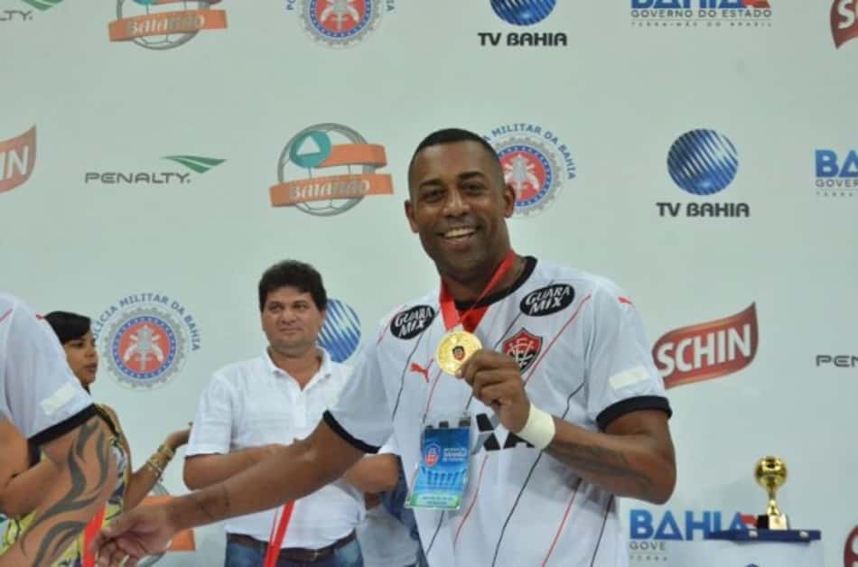 Paraná fecha com atacante experiente Robert, do Vitória, para Série B
