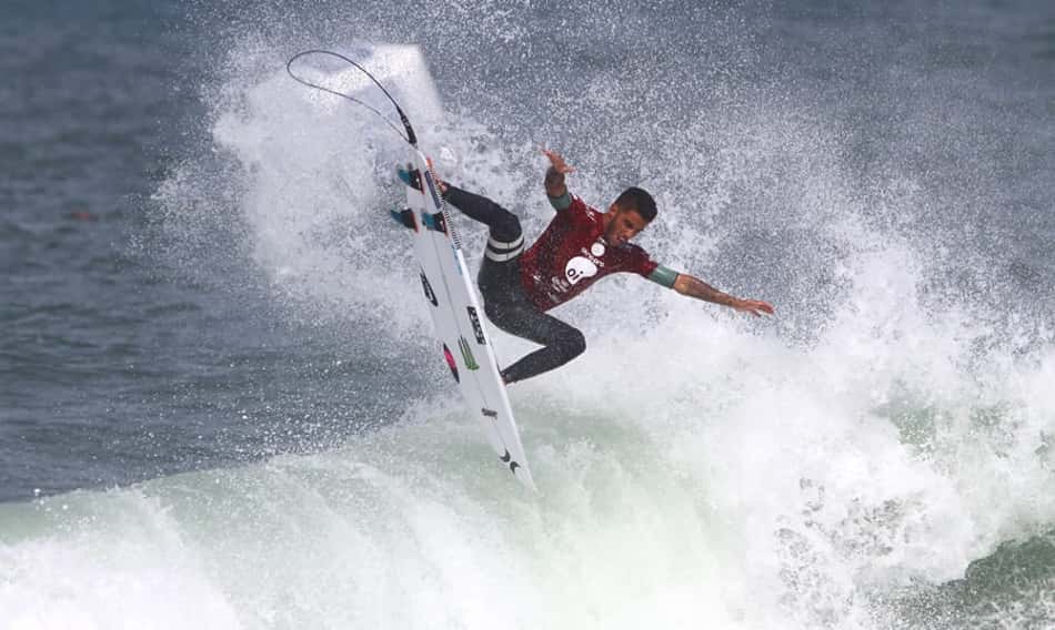 Zebras marcam início da etapa do Rio do WCT, e cinco brasileiros avançam