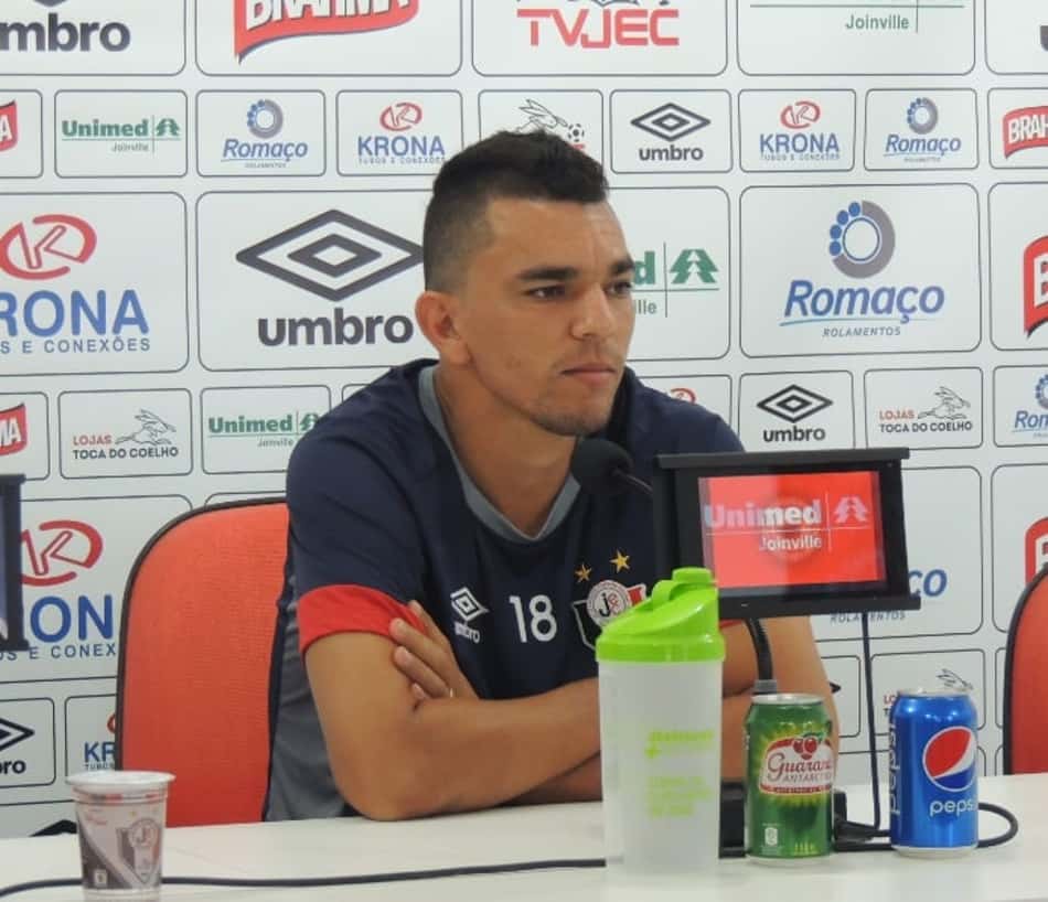 Lateral do Joinville projeta jogo diante do Ceará pela Copa do Brasil