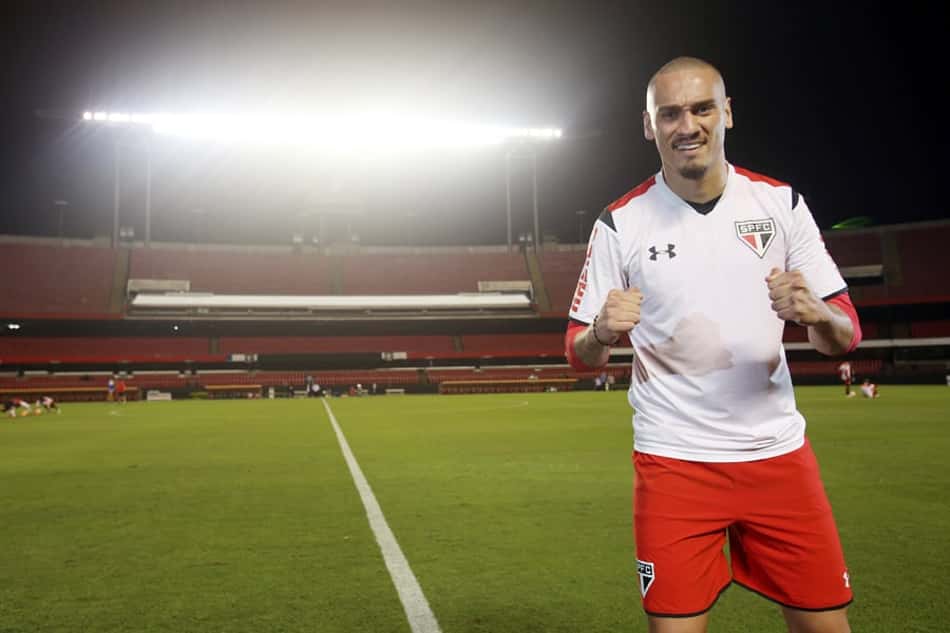 Só falta assinar! São Paulo entra em acordo com o Porto para ter Maicon