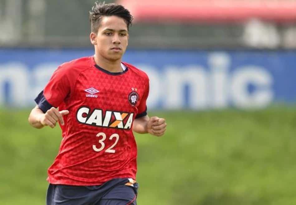 Giovanny - Meia chegou aos profissionais do Furacão neste ano