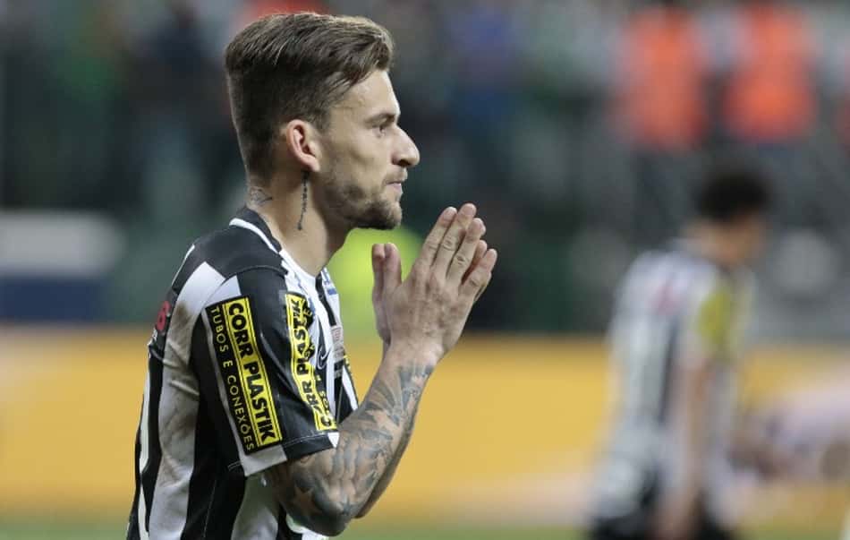 Lucas Lima é o grande maestro do meio-campo santista para o Brasileiro