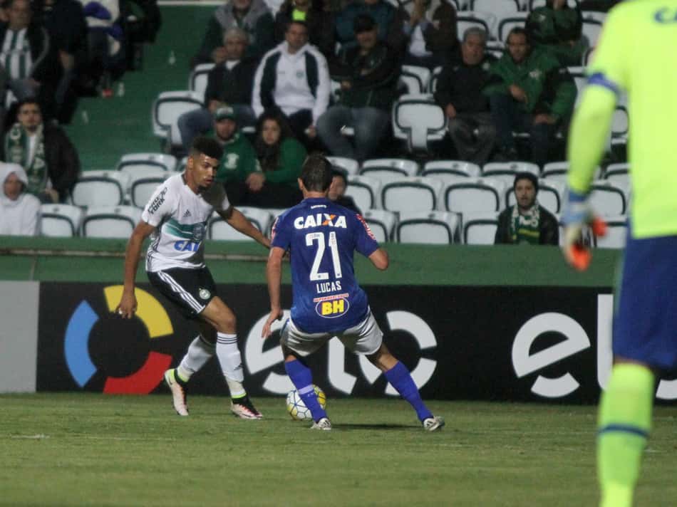 Gilson Kleina mostra preocupação com provável perda de Juninho para Flamengo