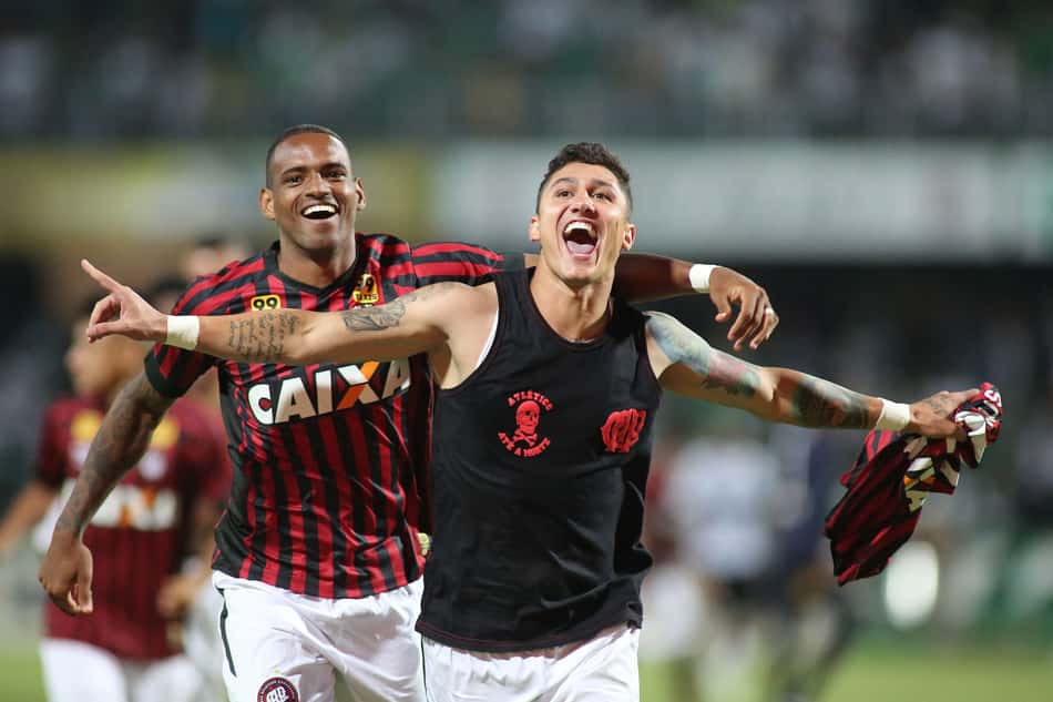 Torcedor do Atlético-PR, meia Vinícius critica falta de provocação no futebol