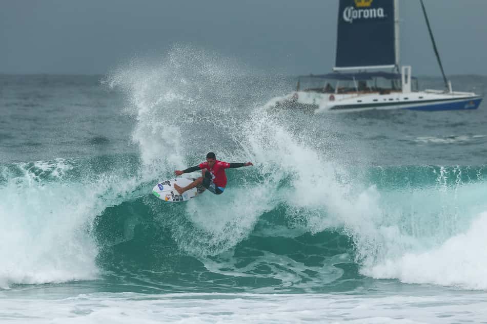 Adriano de Souza e Gabriel Medina ficam fora da decisão da etapa do Rio