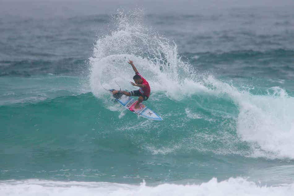 Filipe Toledo sofre virada e está fora da etapa brasileira do WCT