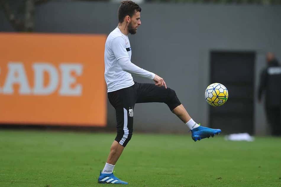 Lucas Lima dorme por três horas, treina e reforça o Santos no Sul