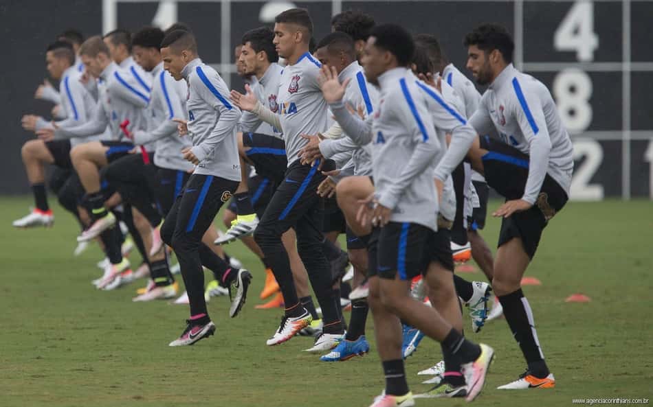 Timão fez última treino neste sábado antes de pegar o Vitória 