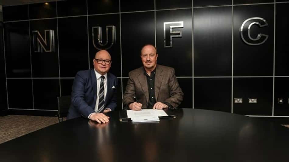 Apesar do rebaixamento, Newcastle renova contrato com Rafa Benítez
