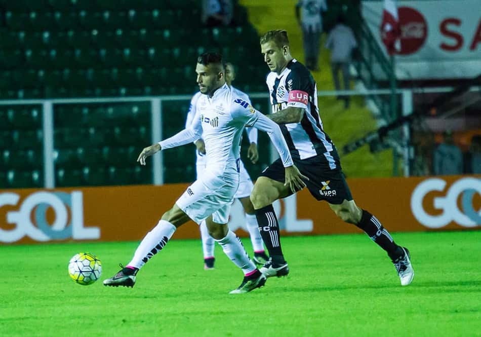 Confira imagens de Figueirense 2 x 2 Santos 