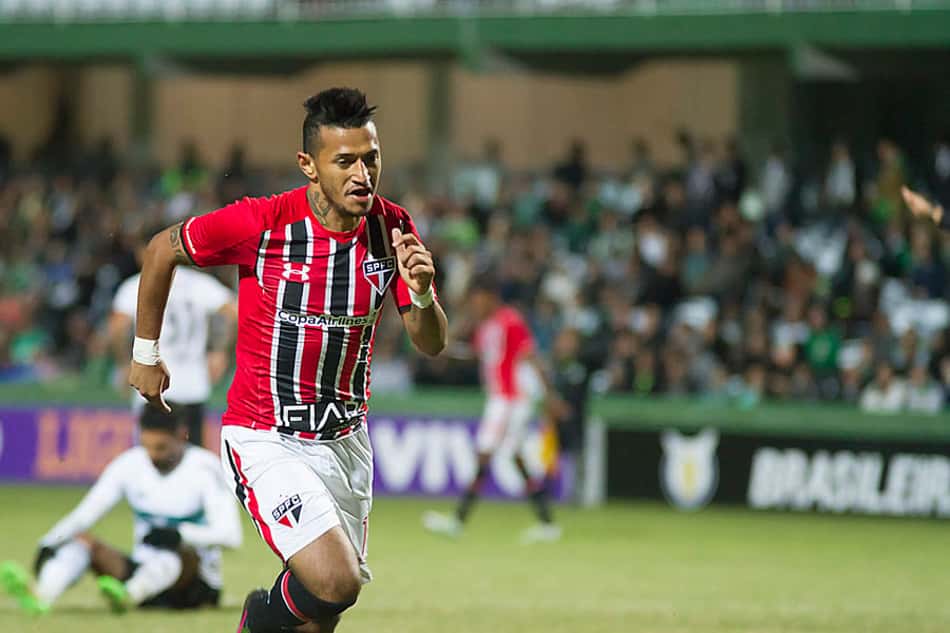 São Paulo fica perto de vender 25% dos direitos de Rogério ao Sport