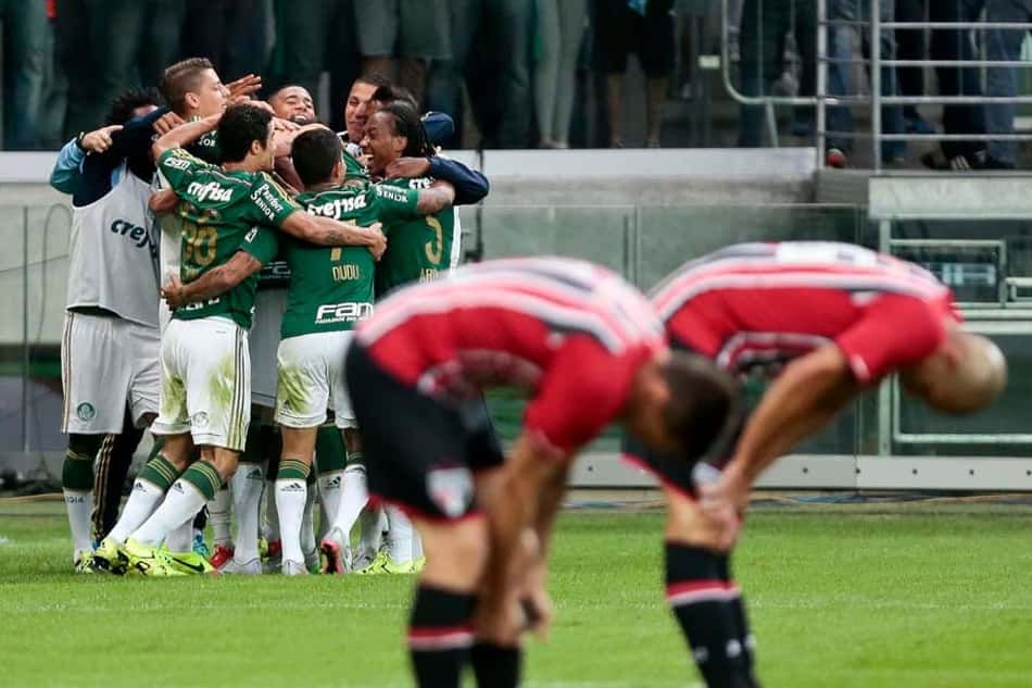 Palmeiras goleou o São Paulo por 4 a 0 em 28 de junho de 2015. Início do tabu 