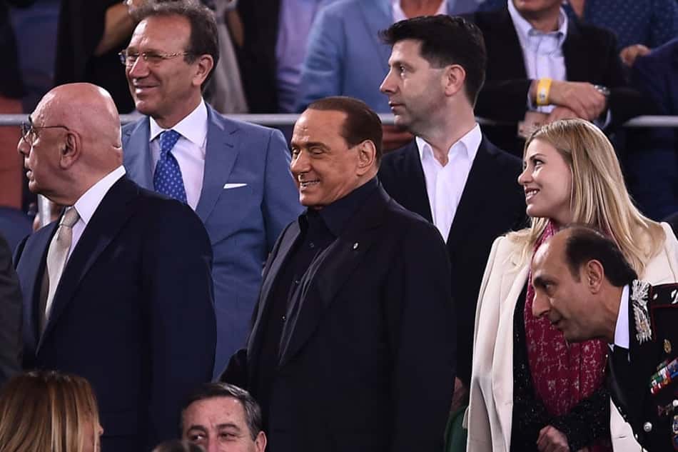 MP da Itália acusa Berlusconi de levar brasileira menor de idade para festas sexuais