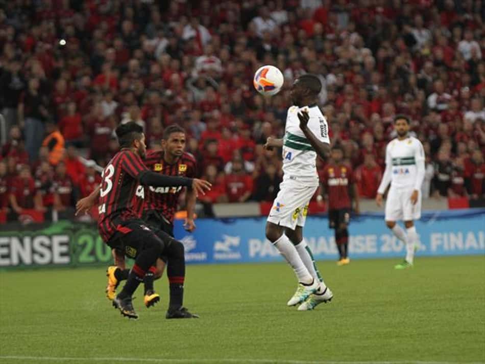 Presidente do Coritiba critica Negueba, que pode ir para o Grêmio