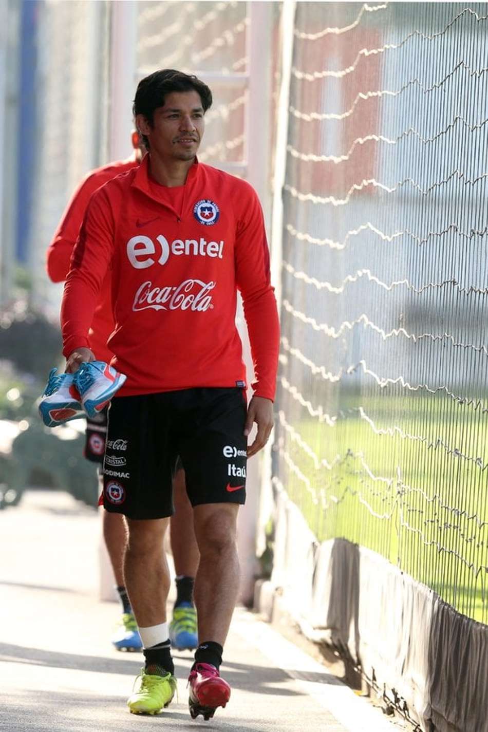 Com lesão no joelho, meia do Chile é cortado às vésperas da Copa América
