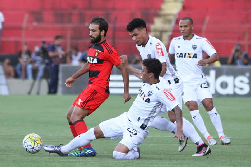 Em jogo emocionante de oito gols, Sport e Atlético-MG empatam na Ilha