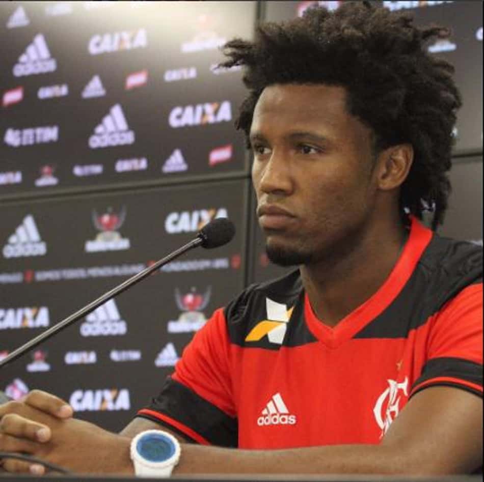 GALERIA: A apresentação e o primeiro dia de treino de Rafael Vaz no Flamengo 