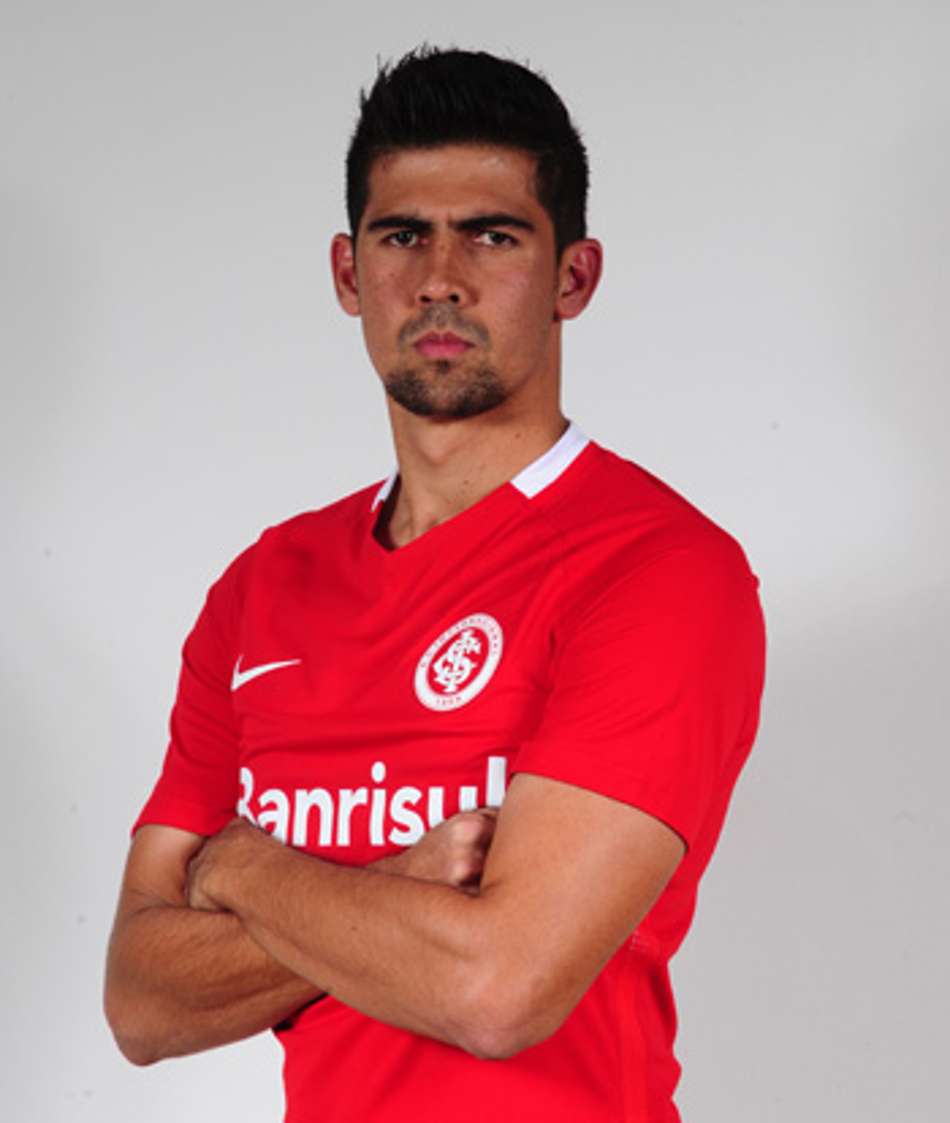 Internacional oficializa a contratação do zagueiro Leandro Almeida