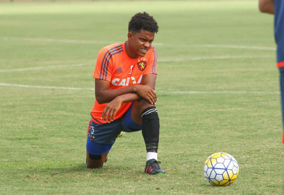 Rithely comemora a vitória, mas reconhece má atuação contra a Ponte